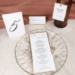 Winietki weselne na stoły z dodatkiem złotego papieru ze spinaczem - Destiny